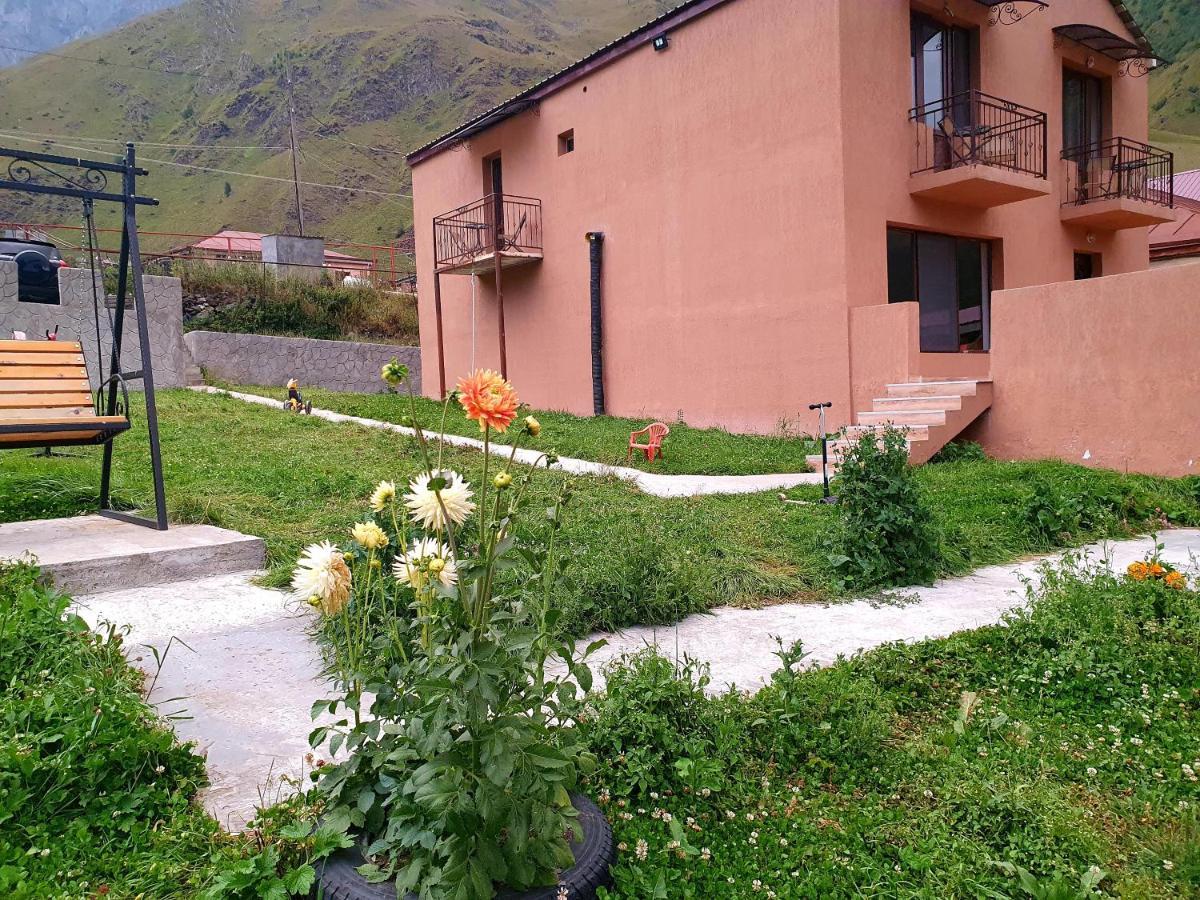 Nikolo Inn Kazbegi Exteriör bild